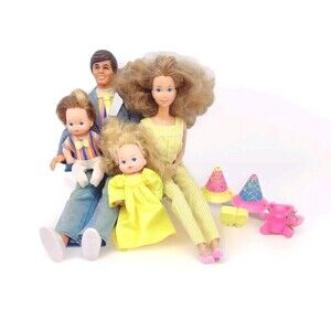 Vintage 1986 The Heart Family Suprise Party Deluxe Set #2383  Dad Mom Kids Dolls